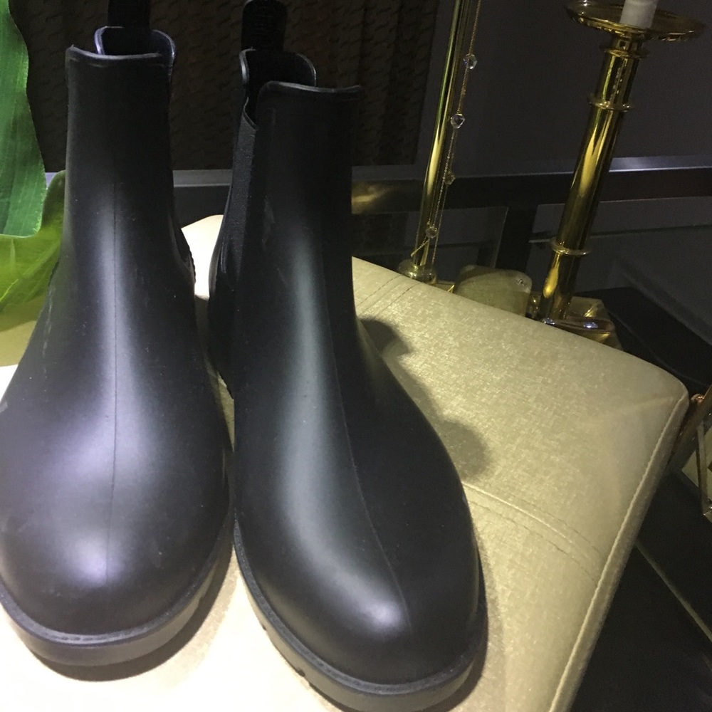 Boots Rain - image 3
